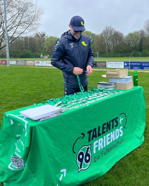 Fußballcamp April 2026 H96 bei Victoria Lauenau