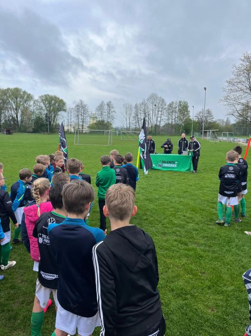 Fußballcamp April 2026 H96 bei Victoria Lauenau