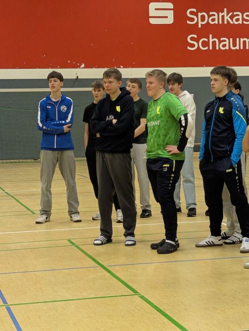 Lars Simoneit und das Team SV Victoria Lauenau