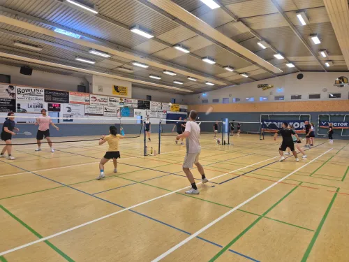 1.  Lauenauer Badminton Cup
