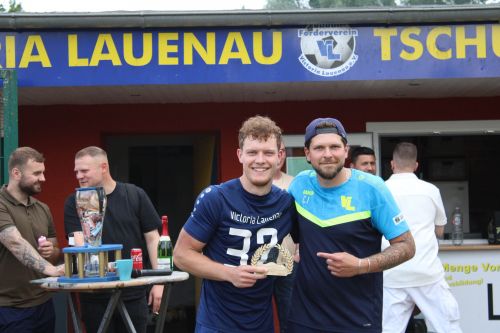 1. Herren: Fynn-Luca und Trainer Chris
