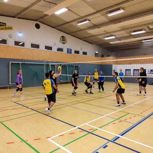 Trainingsabend Victoria Hobbyvolleyballer  mit 2 Teams aus Bückeburg (Bild3)