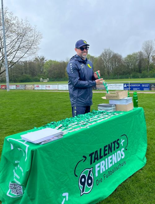 Fußballcamp April 2026 H96 bei Victoria Lauenau