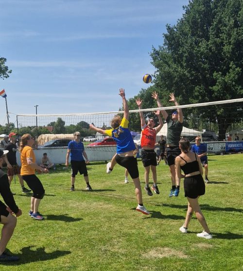 Volleyball Hobbies beim Engenser Freiluftturnier