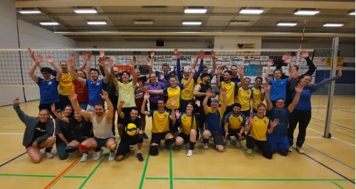 Trainingsabend Victoria Hobbyvolleyballer  mit 2 Teams aus Bückeburg (Bild1)
