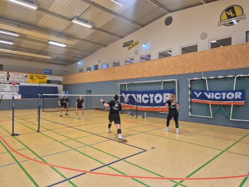 1.  Lauenauer Badminton Cup