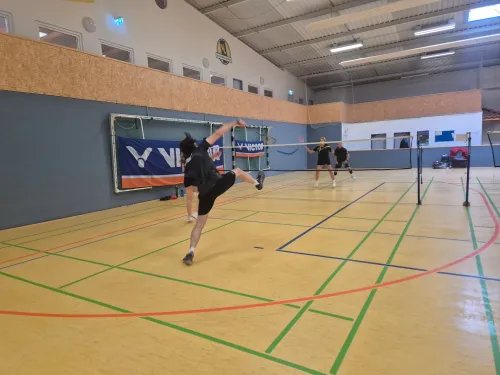 1.  Lauenauer Badminton Cup