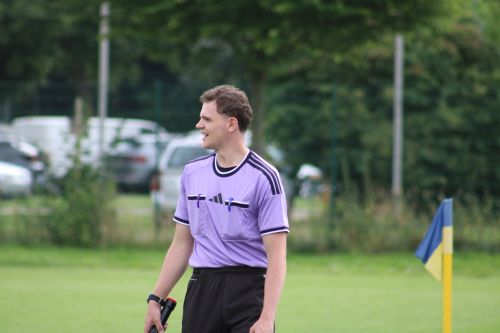 Schiedsrichter Marlon Victoria Cup