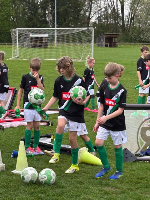 Fußballcamp April 2026 H96 bei Victoria Lauenau