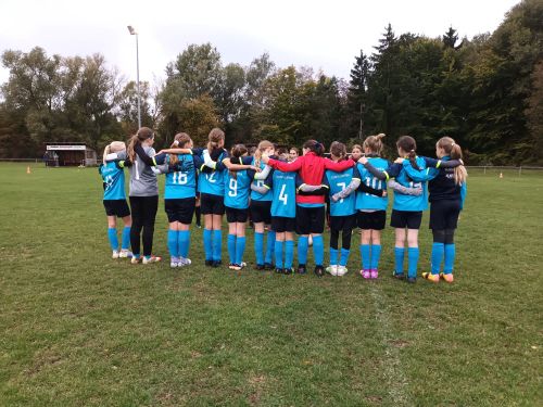 D Juniorinnen halten zusammen